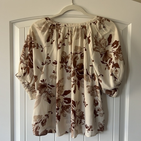 Abercrombie and Fitch button up floral top - Picture 3 of 3